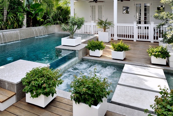 4 Helpful Swimming Pool Winterization Tips for Homeowners