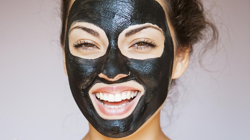 Gelatin Mask With Activated Carbon For The Face From Black Dots
