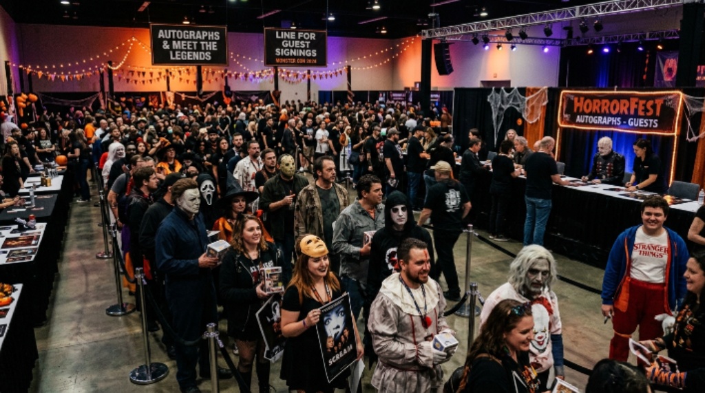 Autograph room line at a fall horror and Halloween fan event